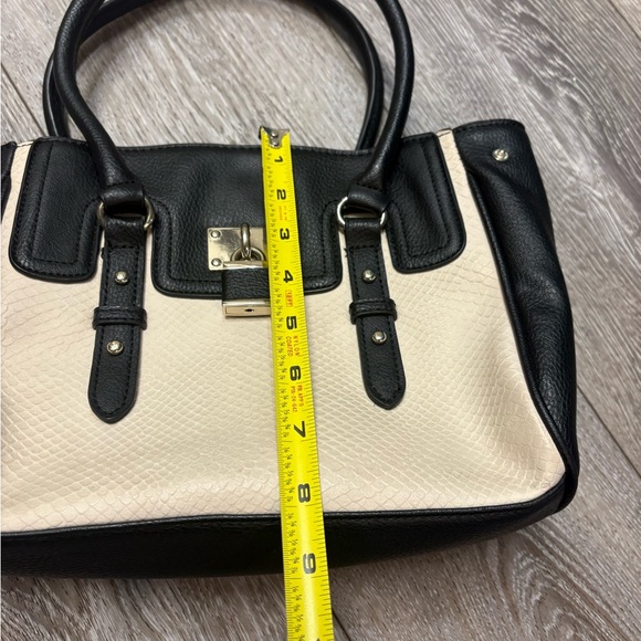 Mossimo Elegant Black and Cream Handbag - Picture 2 of 9